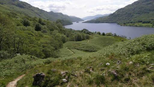 Discover the spectacular landscape of Scotland’s western highlands on the West Highland Way. Towering mountains, tranquil lochs and rushing rivers combine to reward you with a unique and ever changing landscape as you journey 96 miles from Milngavie (Glasgow) to Fort William