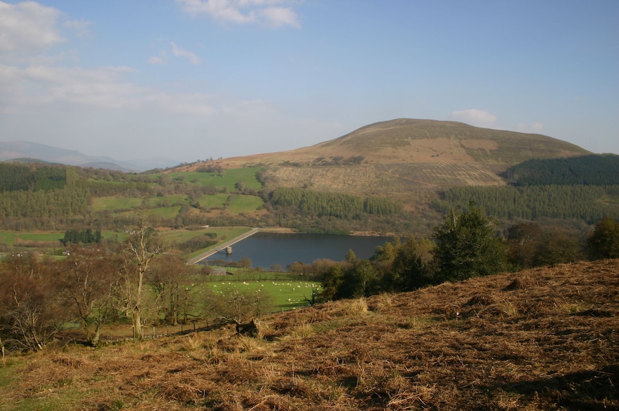 Path coming down from Twyn-Du Path coming down from Twyn-Du, with in the distance Talybont Reservoir and the peak of Tor y Foel.