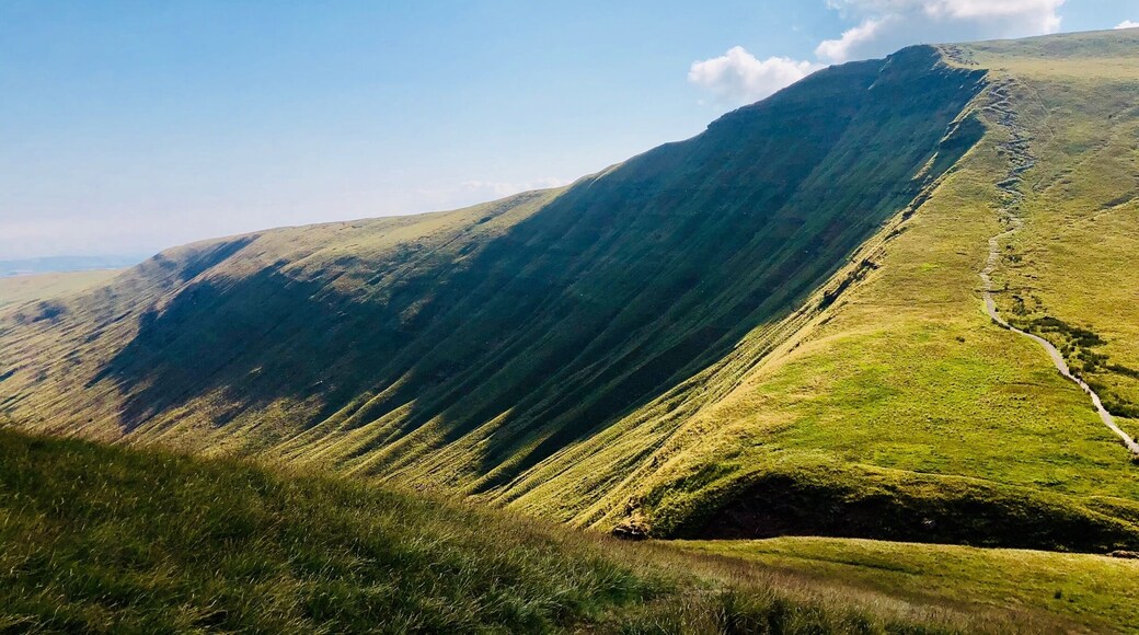 Looking at Fan y Big from the summit of Cribyn, deceiving, but the path that winds up the side isn’t as bad as it looks to ascend. If you’re doing the Beacons, this is a must do climb.
#fanybig
#ukhiking
#breconbeacons
#mountains
#unitedkingdom
#wales
