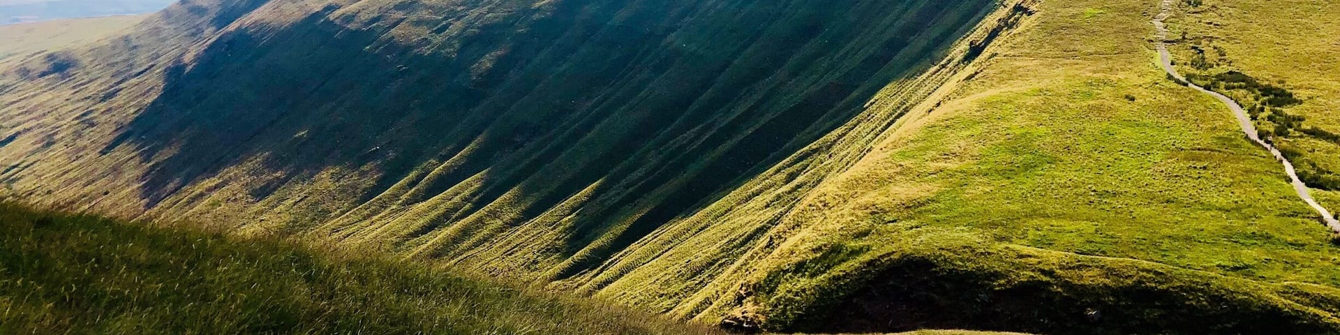 Looking at Fan y Big from the summit of Cribyn, deceiving, but the path that winds up the side isn’t as bad as it looks to ascend. If you’re doing the Beacons, this is a must do climb.
#fanybig
#ukhiking
#breconbeacons
#mountains
#unitedkingdom
#wales