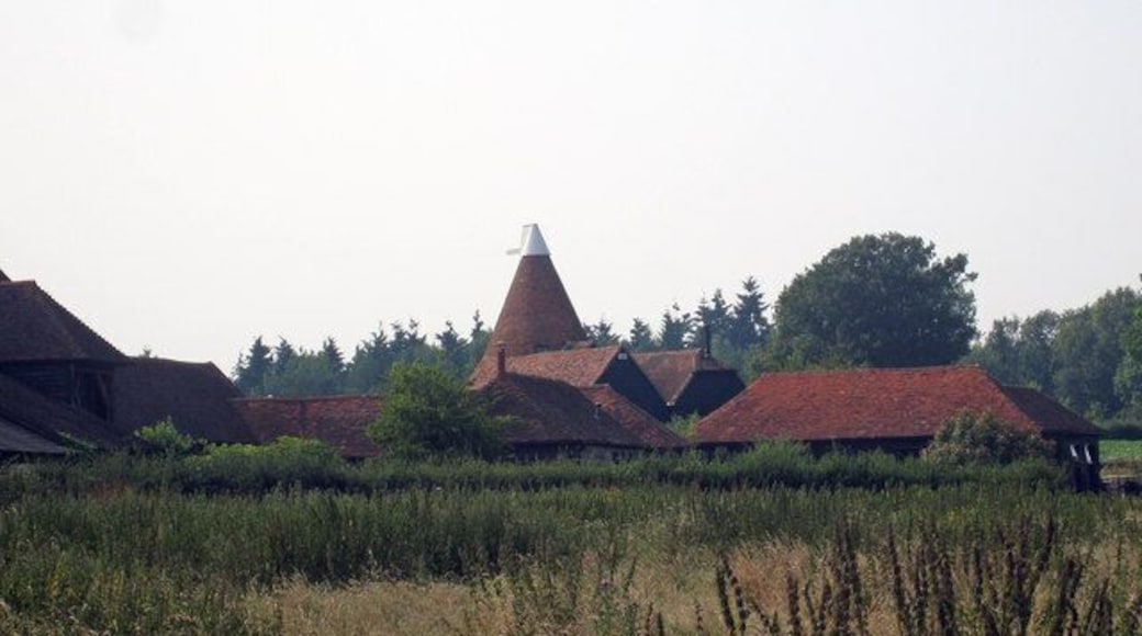 The Oast, Charcott Farm, Charcott, Kent Single round kiln oast house.