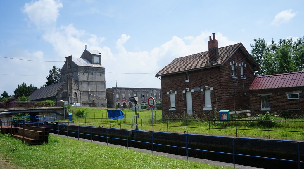 Autour de l' écluse sur la Scarpe d' Athies Pas-de-Calais .- Nord-Pas-de-Calais-Picardie