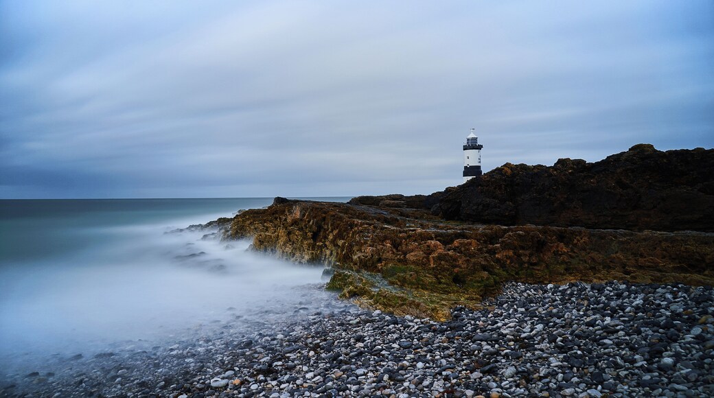 A stunning and secluded place on the east coast of Anglesey, full of atmosphere. Whilst taking this exposure, a couple of seals popped their heads up to see what I was up to! #bvs100k