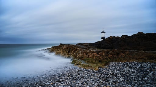 A stunning and secluded place on the east coast of Anglesey, full of atmosphere. Whilst taking this exposure, a couple of seals popped their heads up to see what I was up to! #bvs100k