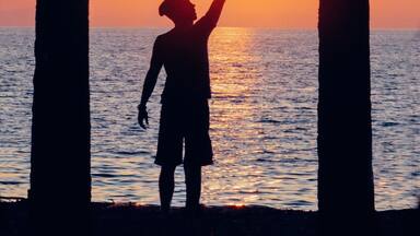 Magic over Lake Baikal. This beautiful sandy coastline is backed by giant pines. It’s an incredible place see sunset 🔥
#Russia #Lakebaikal #travel #nature