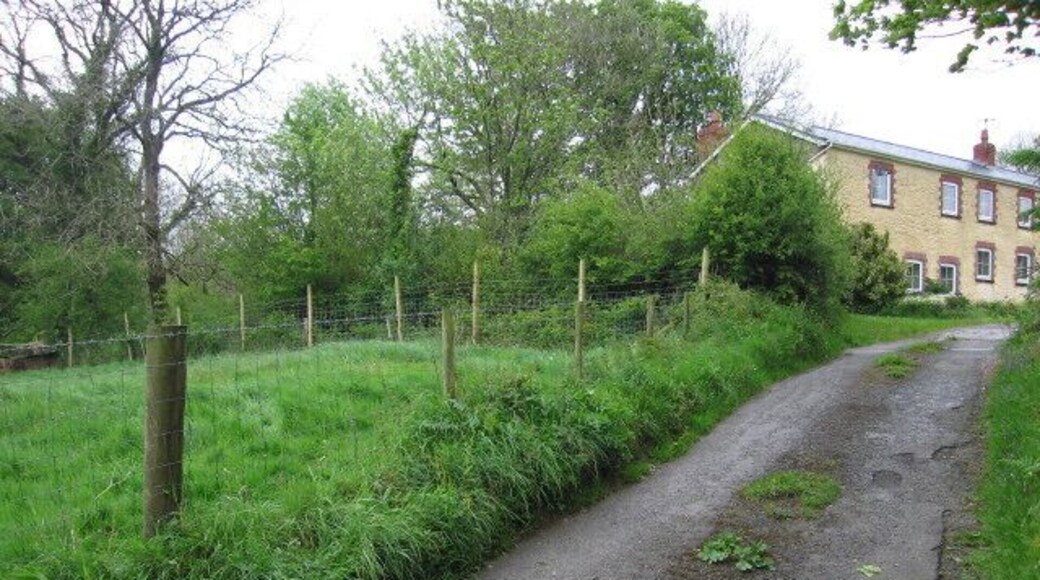 More houses ahead This is not the last house on this narrow lane.
