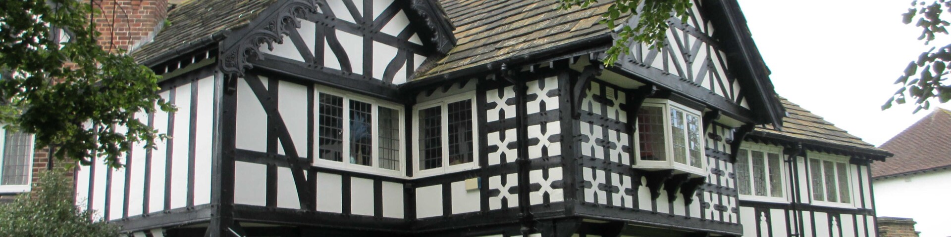 Photograph of the right end of 15-22 Queen Mary's Drive, Port Sunlight, Merseyside, England