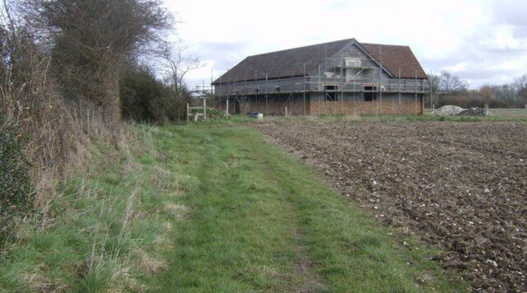 Barn conversion at Horsley Farm This building is not actually shown on the map, being to the right (south) of the footpath. It may well be a new building masquerading as a conversion.