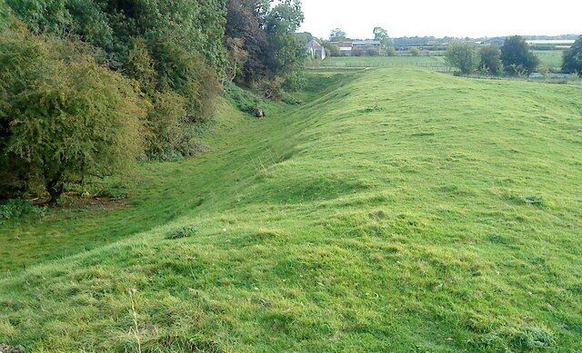 Slingsby Castle Moat The moat on the west side of the castle at Slingsby. Here and to the south is the best preserved example of the dry moat, evidence of the moat can be found all the way around the old castle, but it seems to be at it full depth on this side. Talking to the local farmer, he told me that it never fills with water, even after the heaviest of rain, and that it is believed to have a lead pipe to a nearby stream.