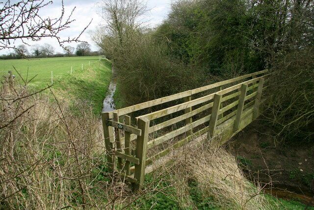 Single file only Towards the Old Derwent Drain from Wood Field