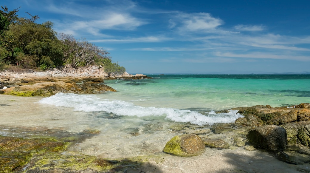 Motion wave seascape at Ko Man Klang in summer, Rayong