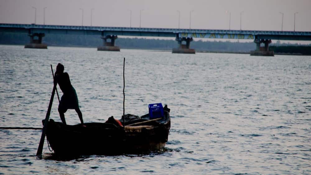 By the banks of Godavari in Andhra Pradesh, I find this place close to my heart. Fond memories of my grand parents and the little picnics with my cousins during the summer holidays just came flooding as I dug for this picture. This place so unique on its own right, standing as a testament of a diverse culmination of a french settlement and the native culture. #bruisedpassports #yanam #pondicherry #puducherry #frenchsettlement #sunset
