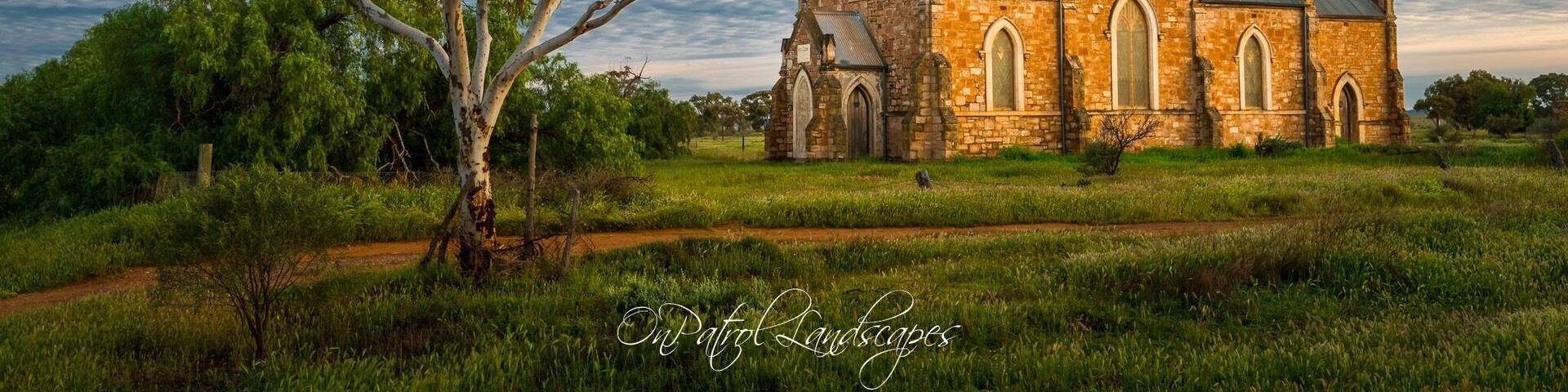 How cool is this old church in outback south Australia, looking stunning as the first morning light hits the bricks. Yep, the sky was pretty cool too 😊