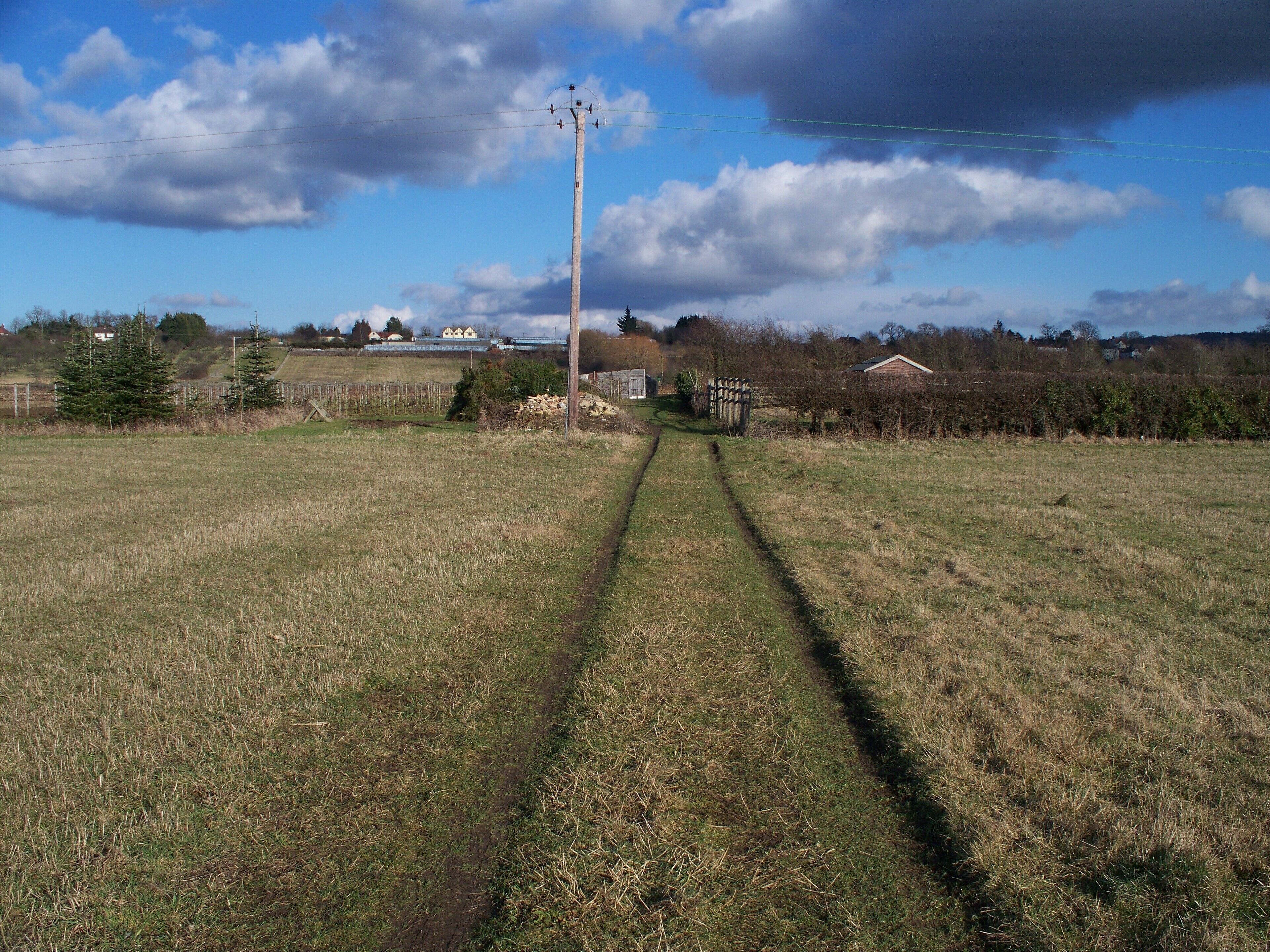 To Pennylands Bank From Broadway Road, the footpath leads to Pennylands Bank.