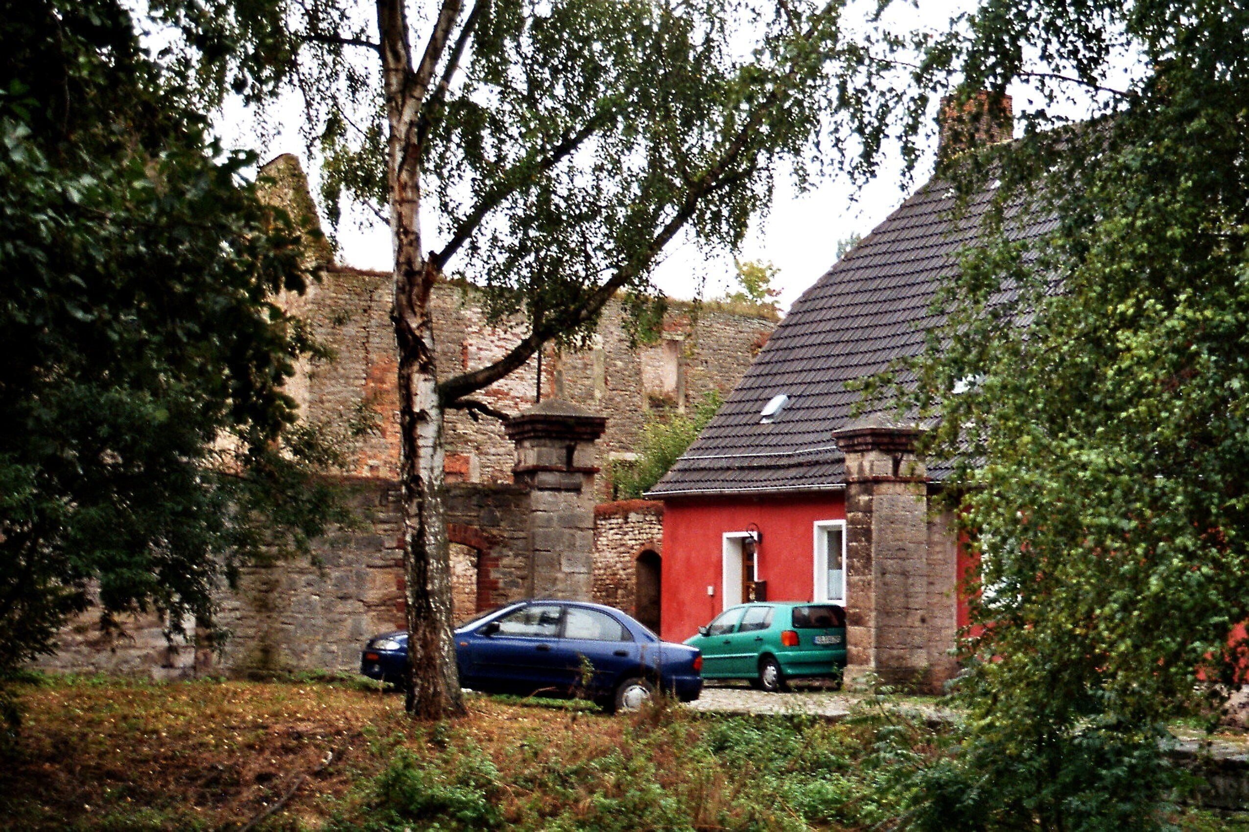 This is a photograph of an architectural monument. It is on the list of cultural monuments of Warmsdorf (Güsten), no. 094 90166