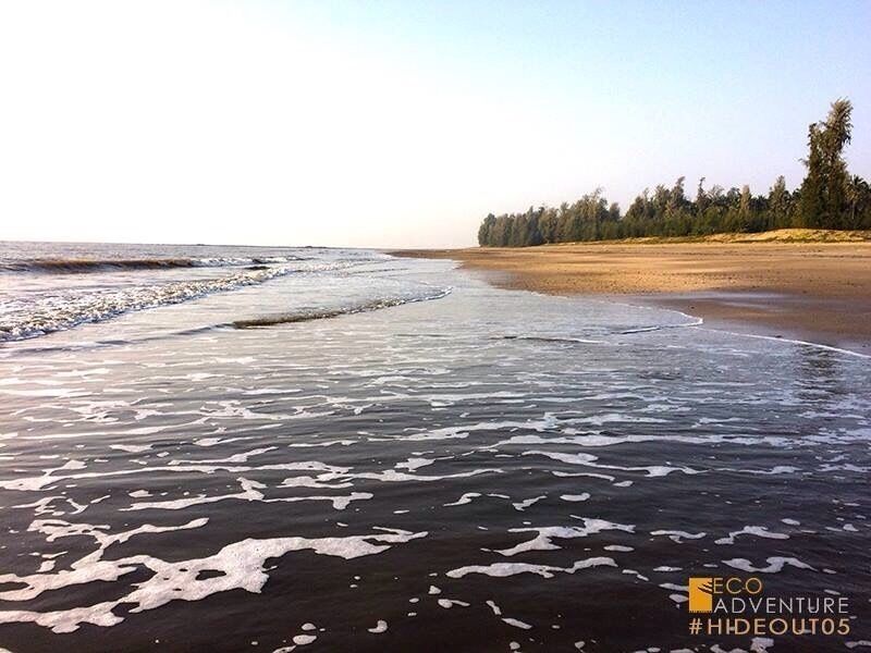 Beautiful #IndianOcean under your feet as you campout gazing stars in the dark blue skies! 

#Hideout05
#EcoAdventure
www.ecoadventure.in
