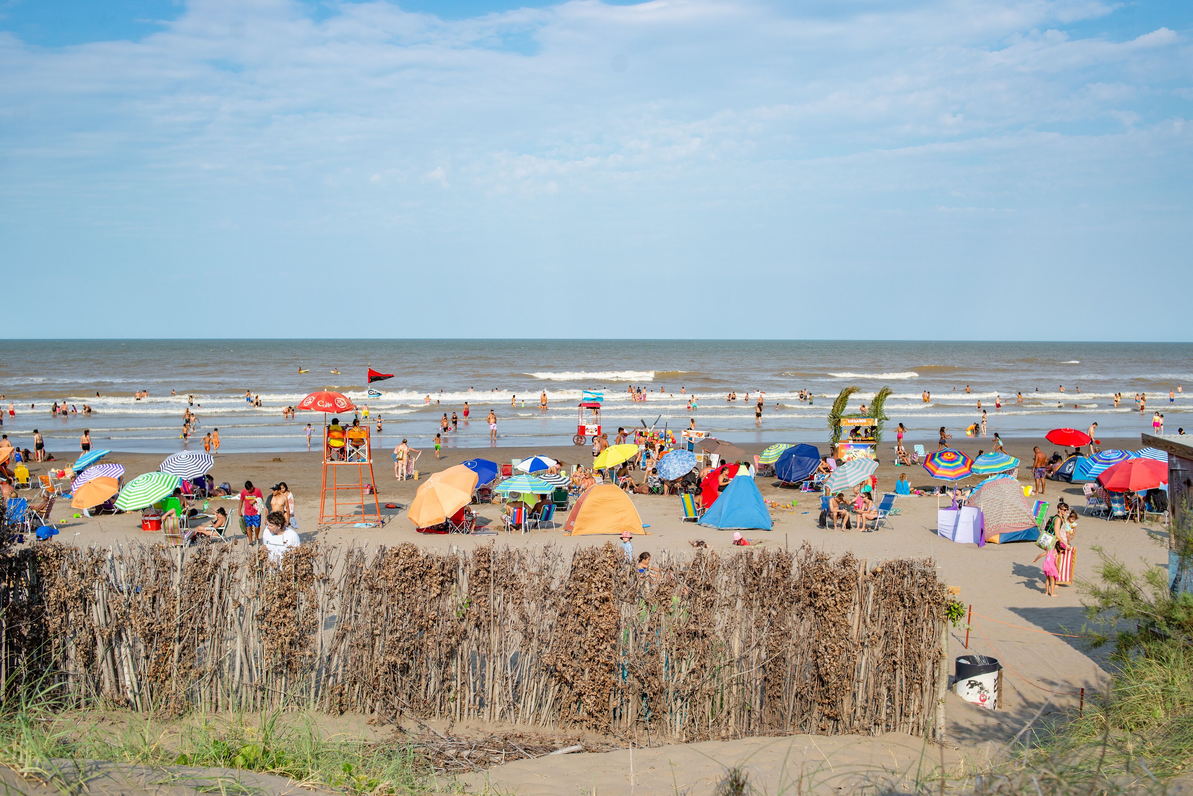 Playa de Aguas Verdes, Argentina, desde un médano