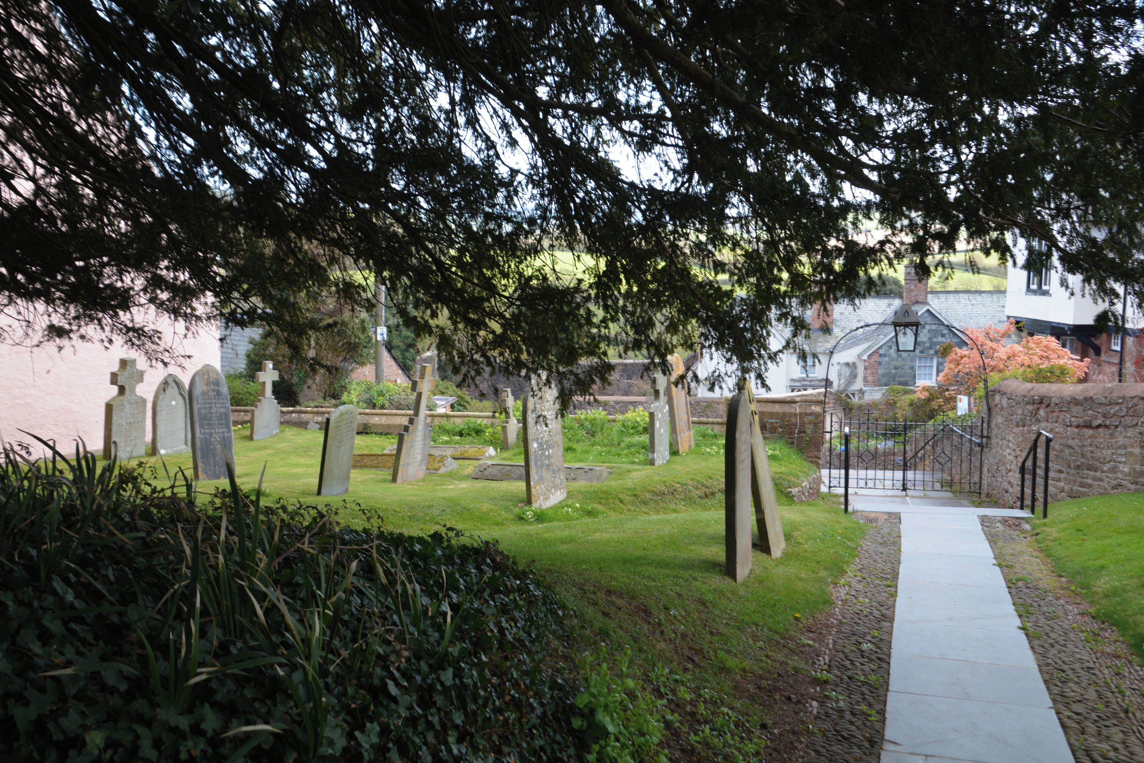 Wootton Courtenay : Church of All Saints - Churchyard