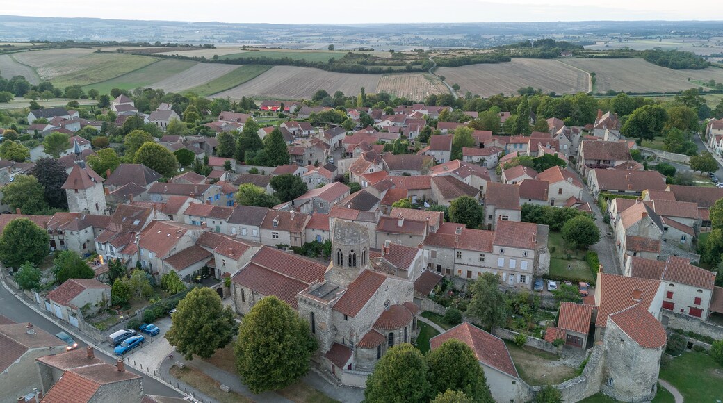 Le petit village de Charroux dans l'Allier en Auvergne proche de Vichy