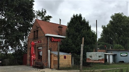 Nice welcome, service and appreciation. #LikeALocal! Cheers! Anneke & Nelis! Read more here http://beereurope.blogspot.com/2018/07/antwerp-friday-2262018-part-1.html