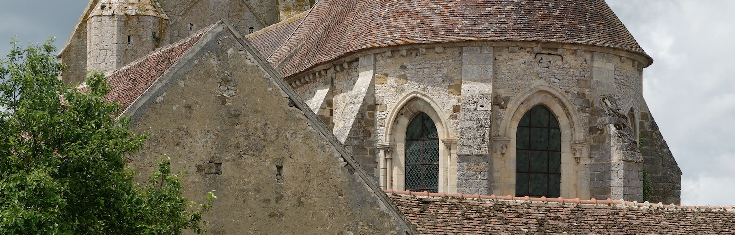 Ăglise Saint-Georges de Lizines en Seine-et-Marne vue depuis la rue des Vignes.