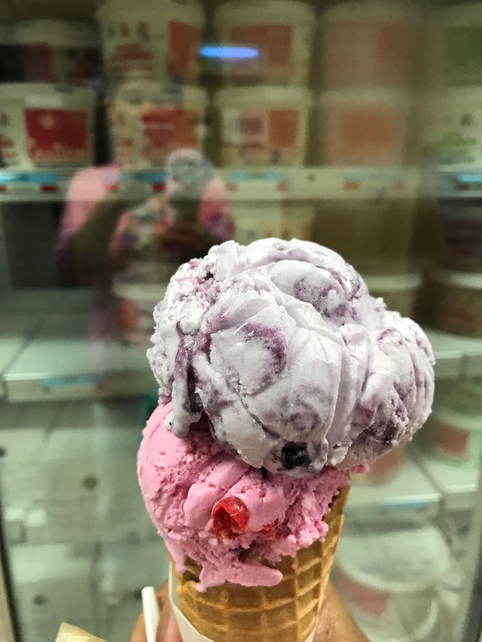 Located among the farms, the factory offers signature flavours. It opens until late in the evening. Very smooth texture and creamy.., yummy! Here are cherry and blueberry flavours. 
