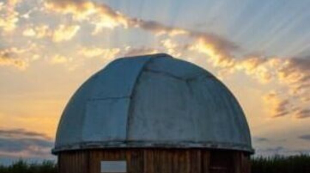 The observatory of the Société Astronomique du Havre welcomes visitors every Saturday afternoon. It is free and very interesting with passionate and enthusiastic amateur astronomers. Should the sun shines, specialized telescope is accessible to visitors so that they can observe the huge flares and spots. Just go to the Route de l'Observatoire, you can't miss it.