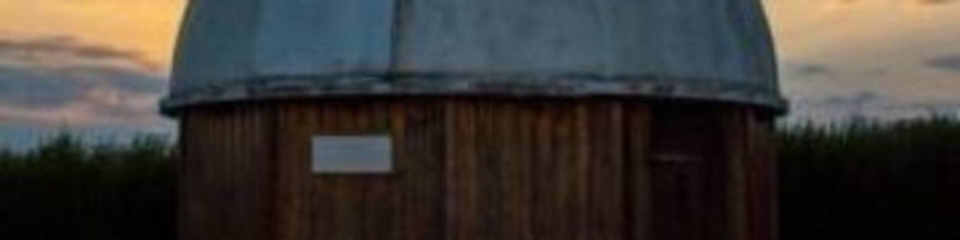 The observatory of the Société Astronomique du Havre welcomes visitors every Saturday afternoon. It is free and very interesting with passionate and enthusiastic amateur astronomers. Should the sun shines, specialized telescope is accessible to visitors so that they can observe the huge flares and spots. Just go to the Route de l'Observatoire, you can't miss it.