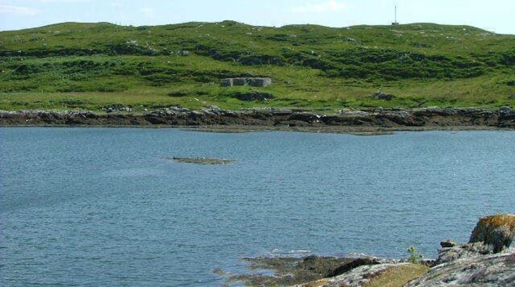 Ruined croft building By the side of Loch Fhionnsabhaigh