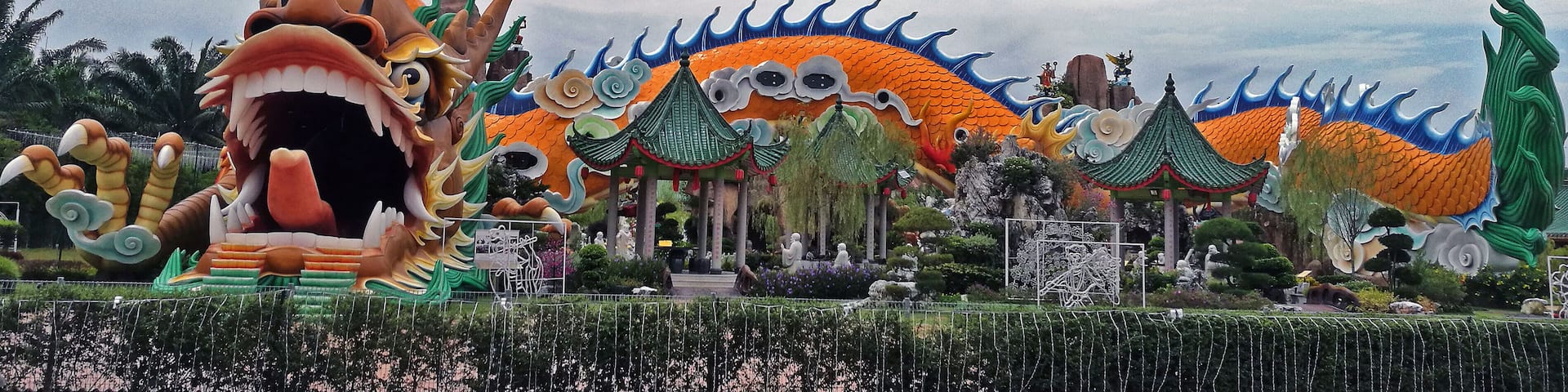 Fortune Dragon Temple at Yong Peng, Johor, Malaysia. There have a nice garden with a big dragon statue. But too bad that you need to paid for the entrance. Only special date is free entrance. Honestly I didn't pay for it, so I just shoot a photo from outside :D