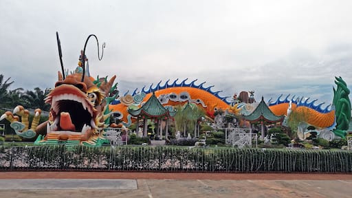 Fortune Dragon Temple at Yong Peng, Johor, Malaysia. There have a nice garden with a big dragon statue. But too bad that you need to paid for the entrance. Only special date is free entrance. Honestly I didn't pay for it, so I just shoot a photo from outside :D