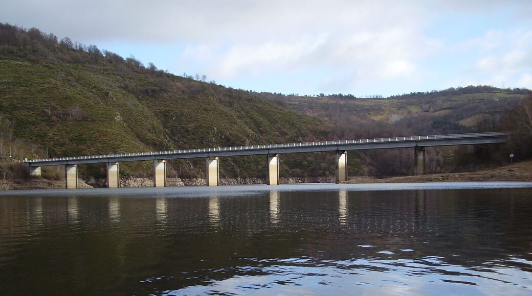 Pont sur le Bès. Lac de Granval