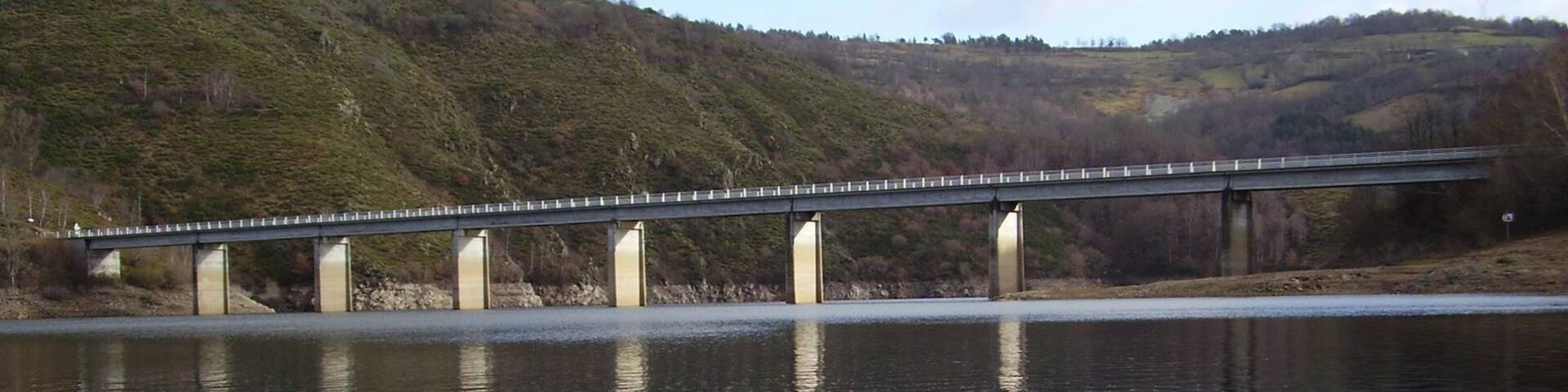 Pont sur le Bès. Lac de Granval