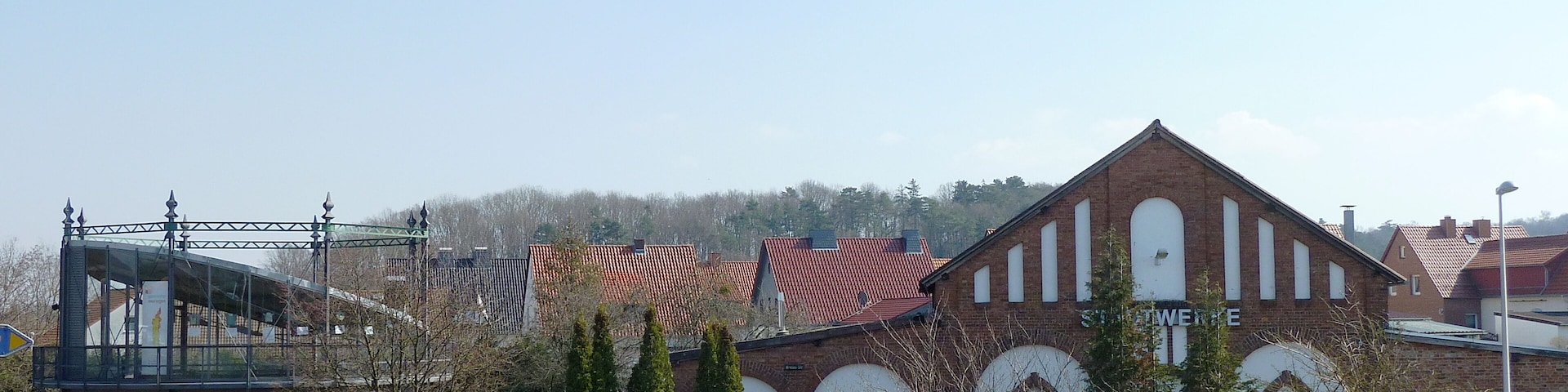 Ehemaliges Gaswerk in Moringen, Landkreis Northeim, Südniedersachsen. Erbaut 1906. Links der ehemalige Gasbehälter, rechts das Gebäude des Stadtdruckreglers.