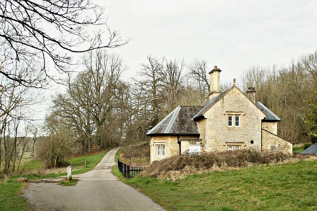 Temple Lodge In the Orchardleigh Park estate. There is a good looking golf course behind and to the left of the camera position.