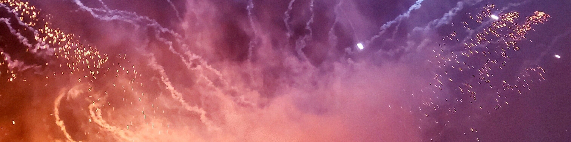 The beginning of winter for me is the 5th of November, AKA Bonfire Night.
There are tonnes of free displays in the local towns, with Lewes (Sussex) hosting one of the biggest celebrations - about 30 different bonfire societies attend and host displays/parades! Lindfield is my local favourite though. #LifeAtExpedia