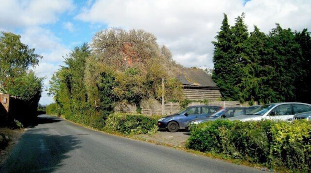 Oast House at Rivendale, Brishing Lane, Boughton Monchelsea, Kent. Single round kiln ragstone oast house. The kiln covered with ivy. Also see with ivy cleared 857809