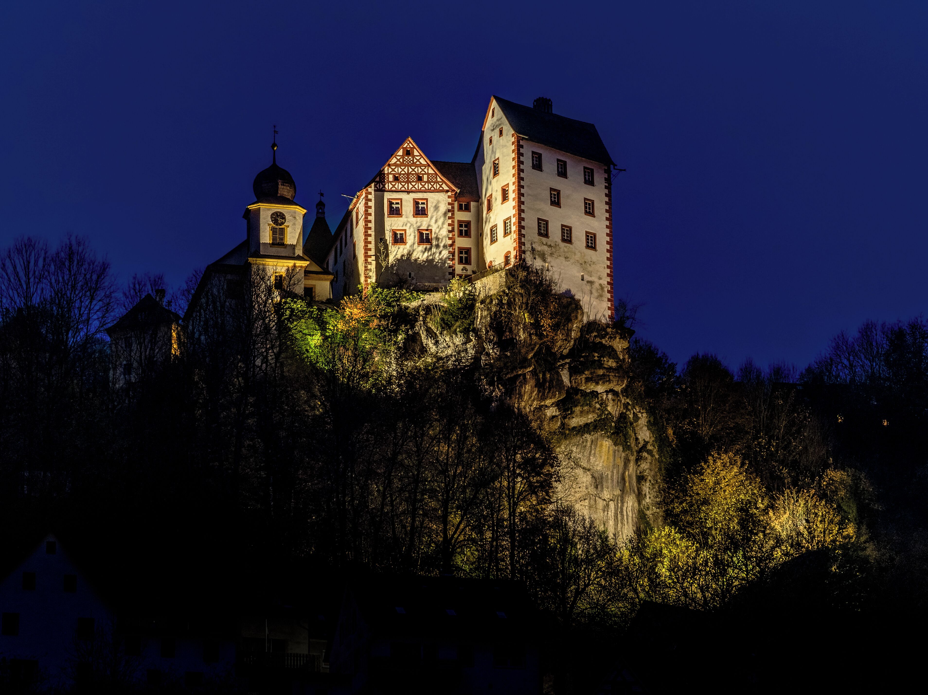 This is a photograph of an architectural monument. It is on the list of cultural monuments of Bayern, no. D-4-74-124-1