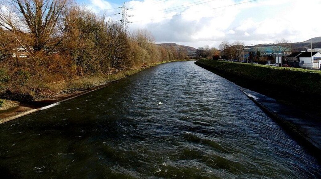 River Taff flows away from the A473 bridge in Upper Boat