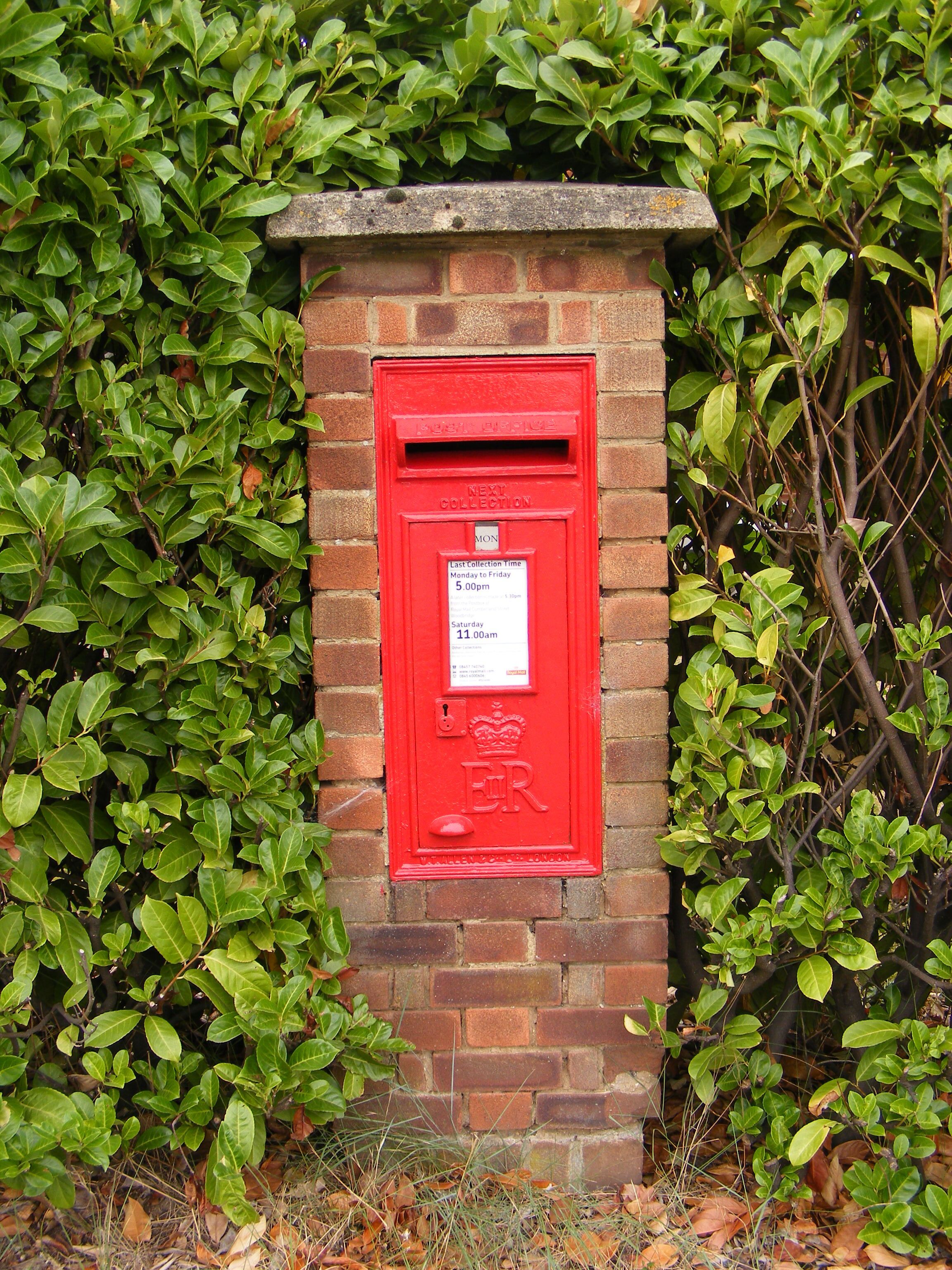 Crown Point Postbox, Main Road, Martlesham Postbox No. IP12 6300