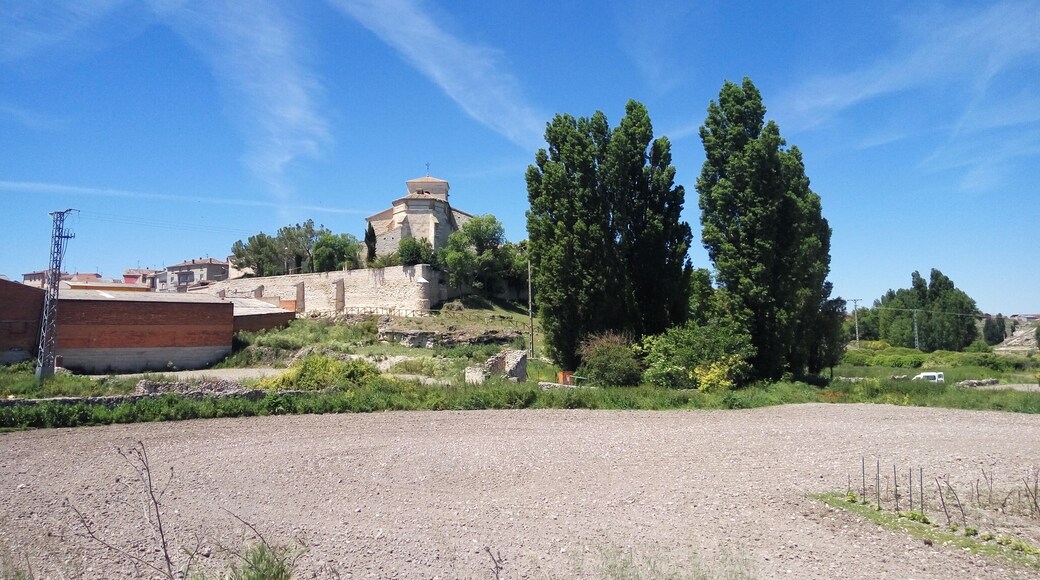 Parte trasera de la iglesia de Nuestra Señora de la Asunción de Cogeces del Monte