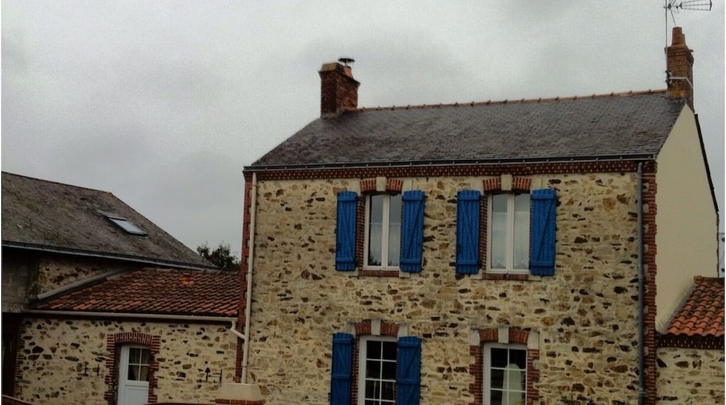 Old house in the neighborhood my wife's parents live.