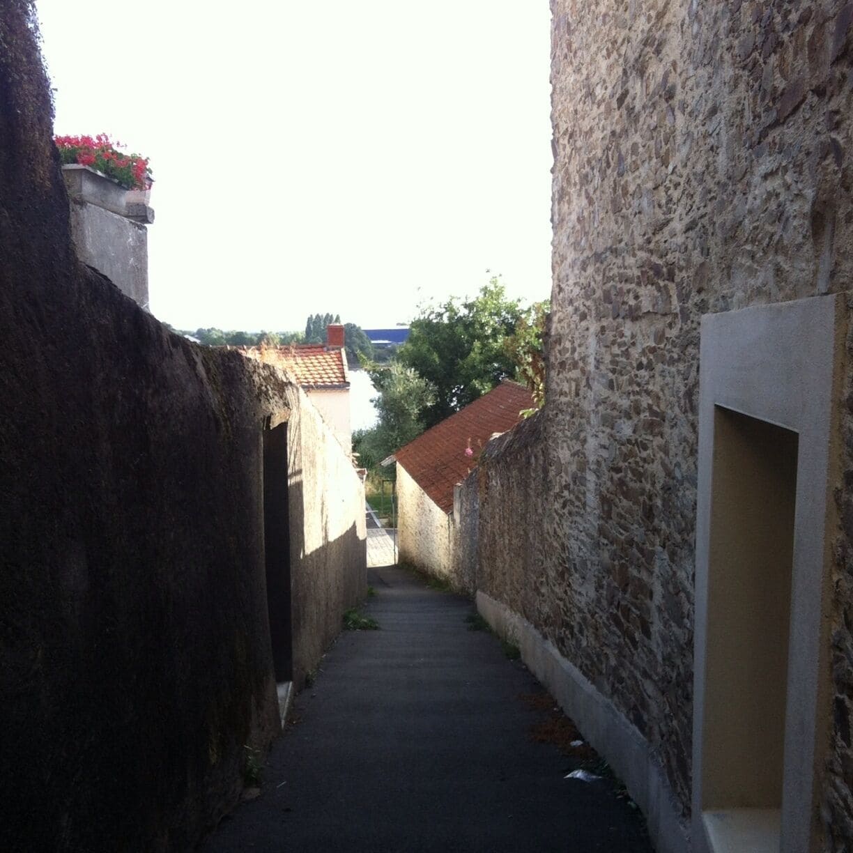 A typical alley way in le pellerin