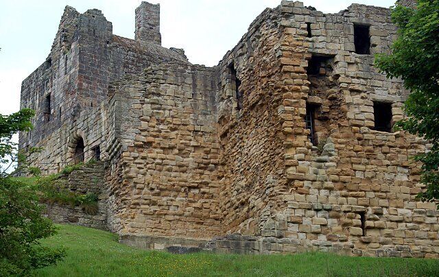 Ravenscraig Castle SE walls The view of the SE walls from the shoreline.