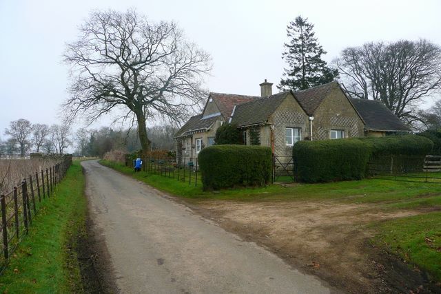 Lodge near Cotswold Park An unnamed estate property on a minor road through the estate, marked on the map as "lodge".