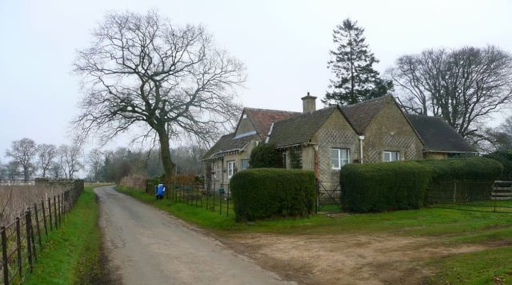 Lodge near Cotswold Park An unnamed estate property on a minor road through the estate, marked on the map as "lodge".