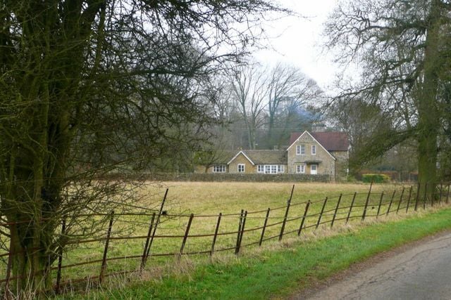 House near Rapsgate Park An unnamed house on the minor road between Cotswold Park and Rapsgate Park.
