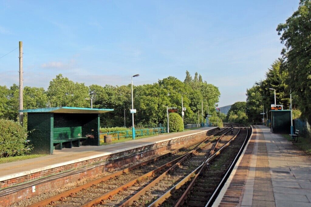 Pen-y-ffordd railway station