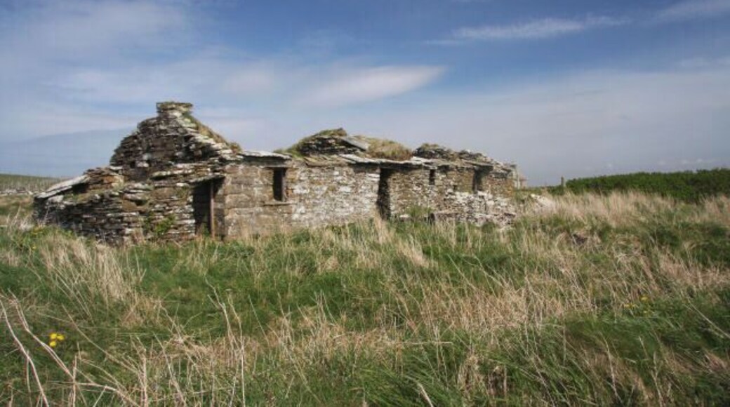 Ruined croft at Quoyloo This abandoned croft is situated north of the minor road at Quoyloo.