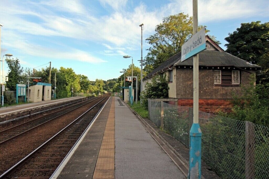 Bidston-bound platform, Cefn-y-bedd railway station